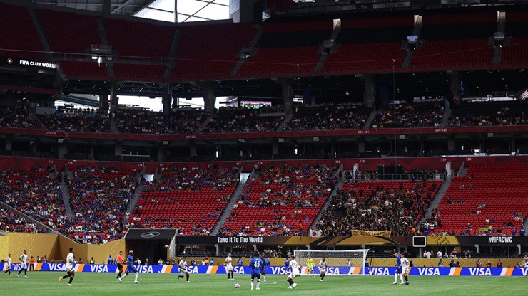 Rất nhiều ghế trống trên khán đài&nbsp;trong trận đấu giữa Chelsea và&nbsp;Los Angeles