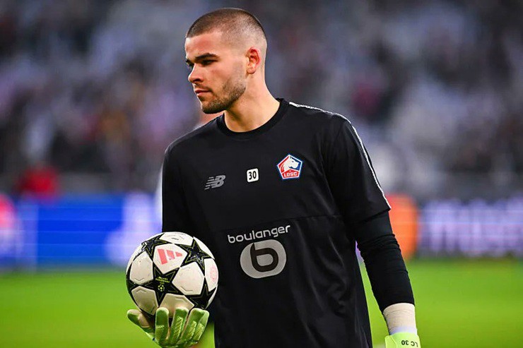 Chevalier lọt vào&nbsp;đội hình tiêu biểu Ligue 1&nbsp;mùa giải 2024/25,&nbsp;giữ sạch lưới 11 trận