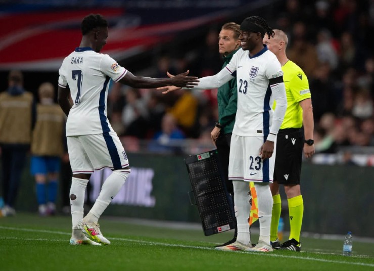 Saka và Madueke đá trùng vị trí nhưng Arsenal cần như vậy