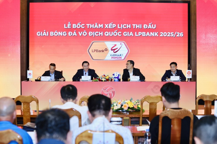 Các CLB hồi hộp dõi theo những lá thăm trong chiều 14/7 tại Hà Nội&nbsp;