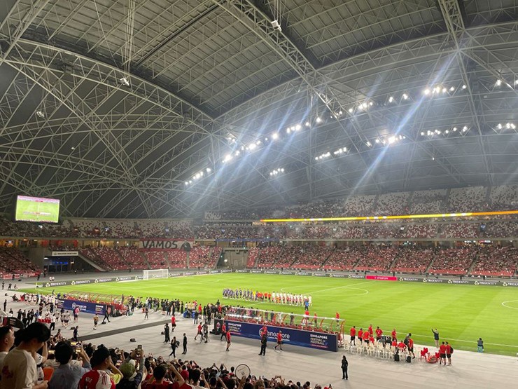Khán giả vắng vẻ trong trận đấu giữa Arsenal và AC Milan tại&nbsp;Singapore