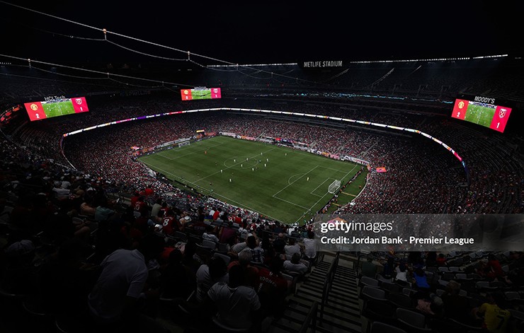 Khán giả phủ kín sân MetLife cổ vũ Man Utd trong trận giao hữu với West Ham