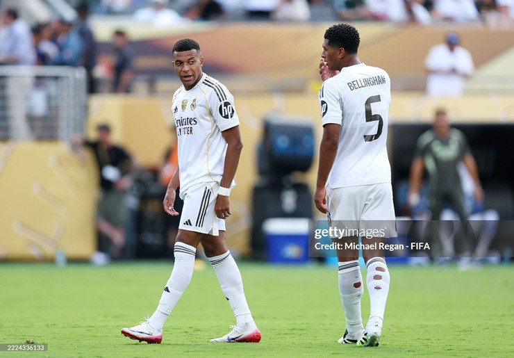 Mbappe đã trải qua cơn ác mộng khi gặp lại đội bóng cũ