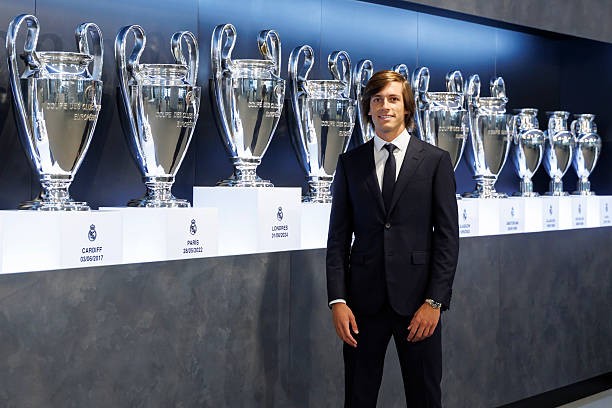 Álvaro Carreras ra mắt Real Madrid