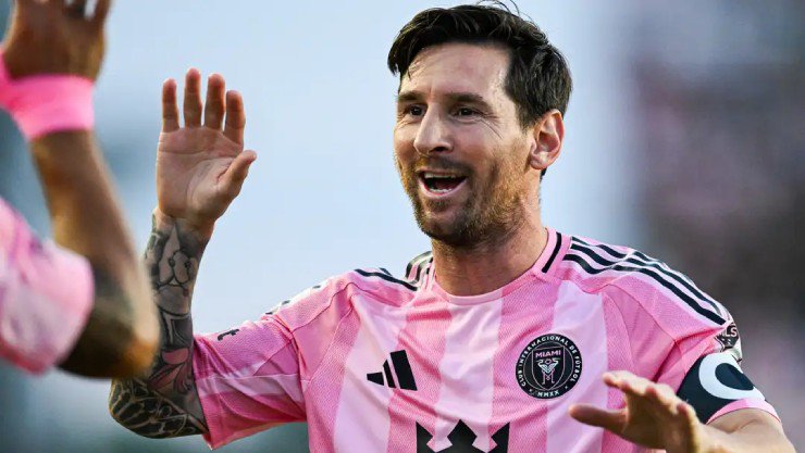 Ronaldo "béo" hết lời ca ngợi Messi