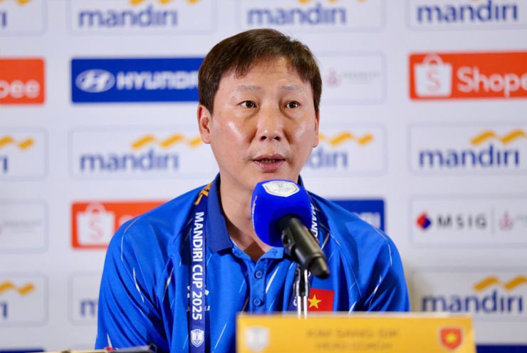 Họp báo U23 Việt Nam - U23 Philippines: Thầy Kim lo chấn thương Lý Đức, HLV McPherson giải mã bài tủ - 3