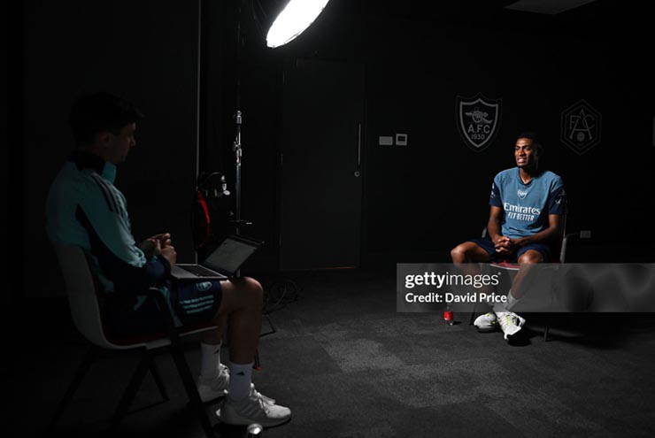 Bức ảnh Mosquera mặc áo Arsenal rò rỉ trên mạng