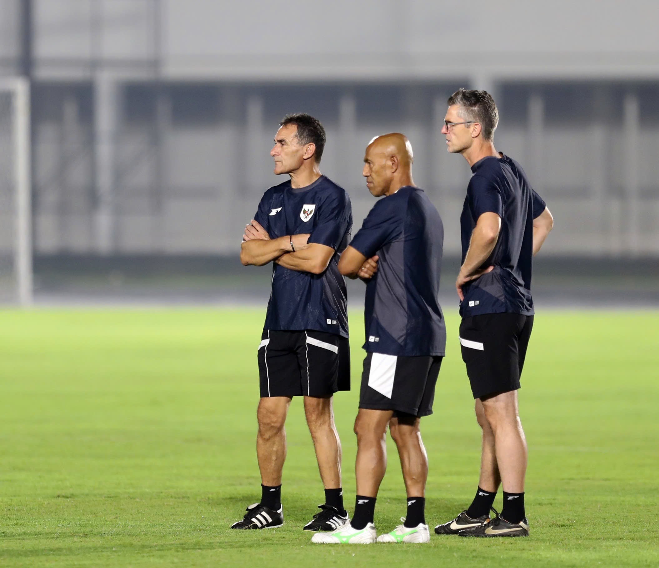 Trở lại buổi tập của U23 Indonesia, ban tổ chức thông báo giờ tập luyện của thầy trò HLV Gerald Vanenburg bắt đầu từ 18h