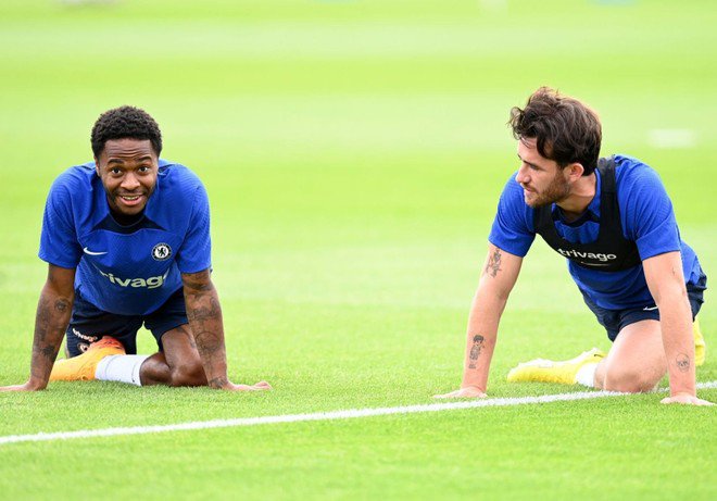 Sterling và Chilwell là người thừa ở Chelsea