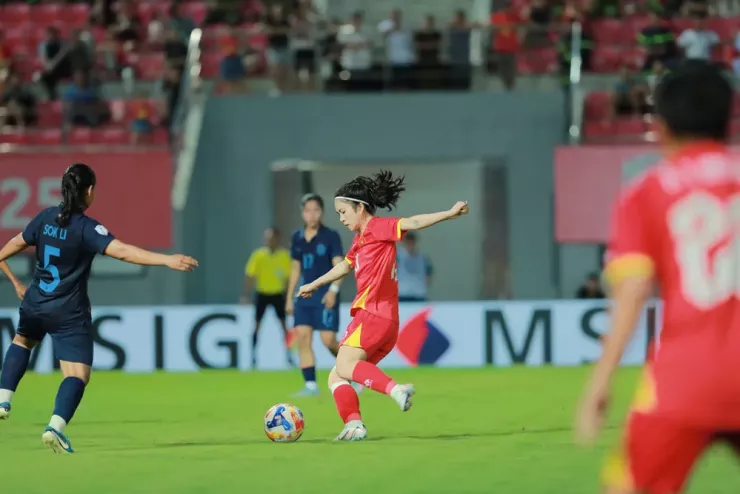 Thanh Nhã cùng đồng đội tuyển nữ Việt Nam có khởi đầu suôn sẻ khi thắng lớn Campuchia 6-0. Ảnh: CCT.