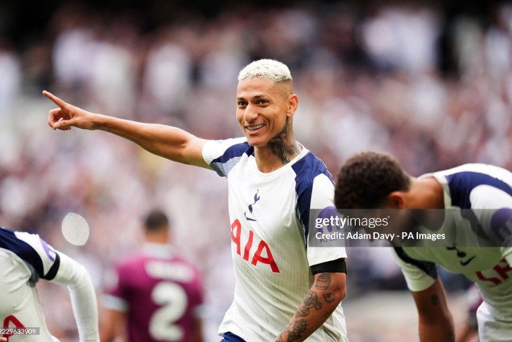 Richarlison đánh dấu sự trở lại với 2 bàn thắng