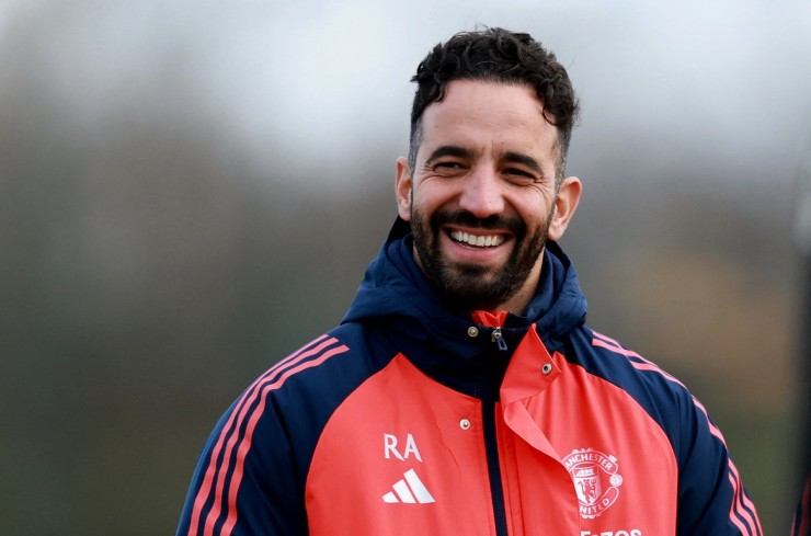 Ruben Amorim cũng đang trở thành vấn đề của Man United