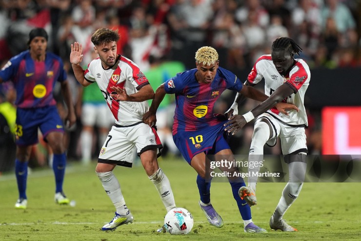 Yamal tỏa sáng kịp thời cho Barcelona