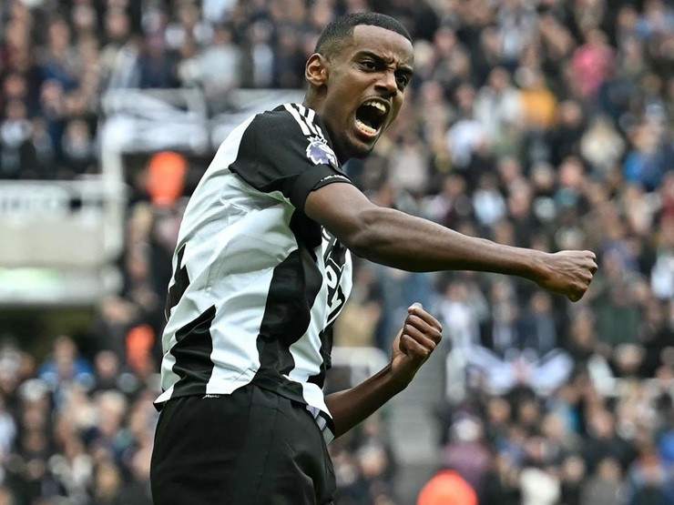 Isak vẫn chưa hòa giải với Newcastle và đang&nbsp;chờ cơ hội chuyển sang Liverpool