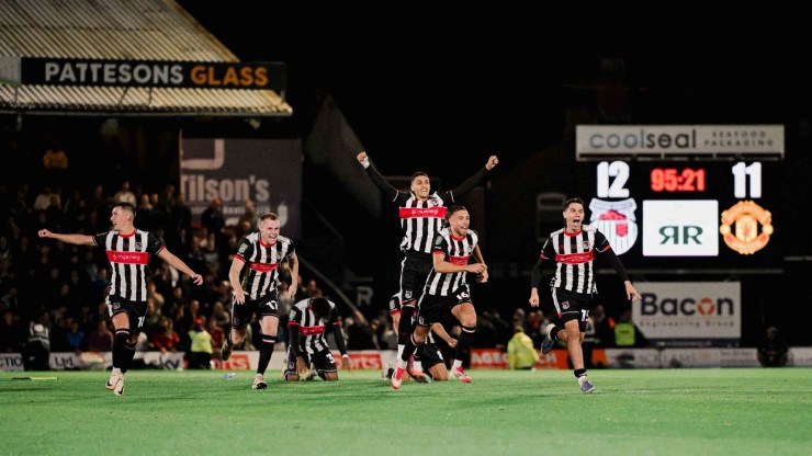 MU chưa "hoàn hồn" sau trận thua sốc&nbsp;Grimsby Town