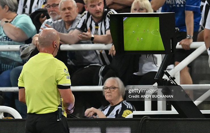 Trận Newcastle - Liverpool bị kêu gọi điều tra vì điều chưa từng có 15 năm qua - 2