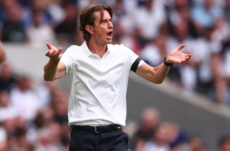 HLV Frank sẽ phải đau đầu tìm cách giành điểm trên sân của Man City