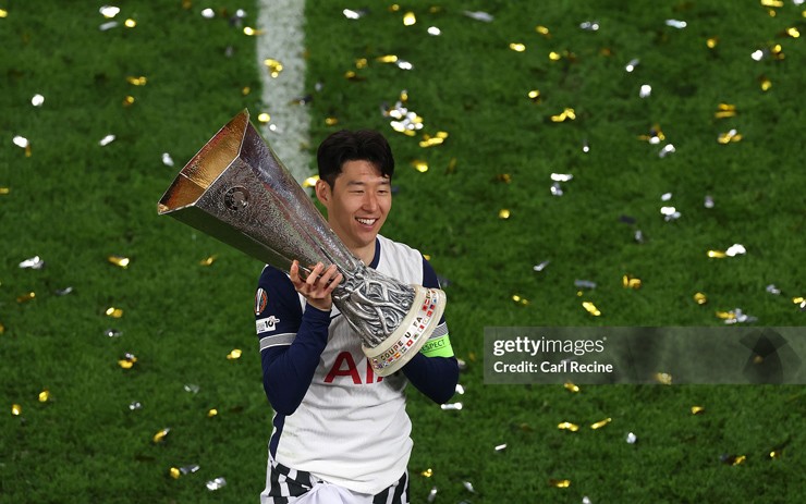 Son cùng các đồng đội&nbsp;vô địch UEFA Europa League 2025