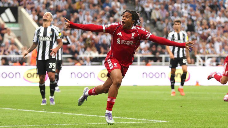 Liverpool giành chiến thắng nhờ khoảnh khắc tỏa sáng của sao trẻ
