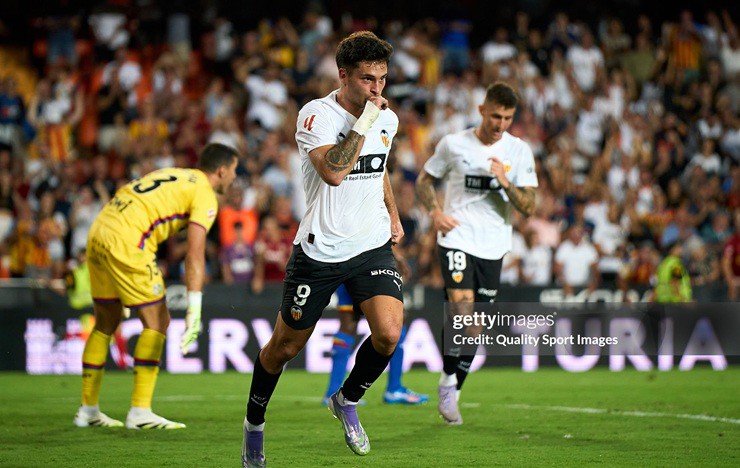 Duro ghi bàn ấn định chiến thắng đậm đà cho Valencia