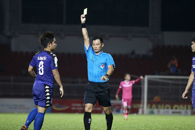 Trần Đình Thịnh là trọng tài quen mặt với các khán giả theo dõi V-League