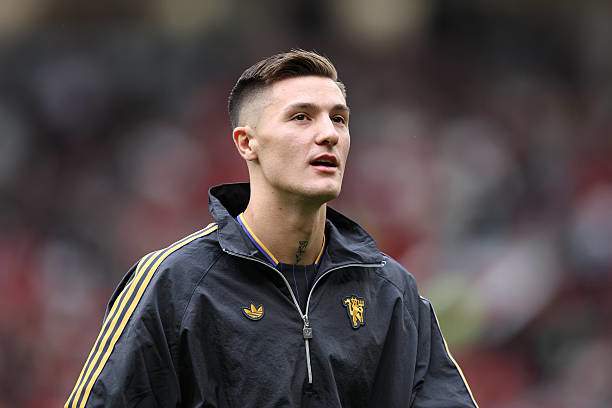Benjamin Sesko chính thức gia nhập MU, ra mắt Old Trafford tối nay - 4