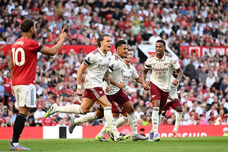 Arsenal hạ MU và họ có vẻ sẽ rất thuận lợi khi được gặp những đối thủ mạnh nhất Premier League từ sớm