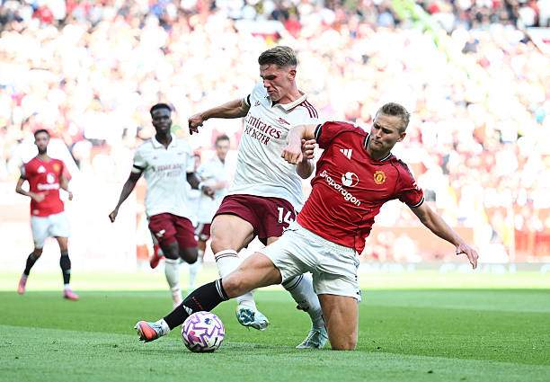 De Ligt kèm rất chặt Gyokeres, người không có cú dứt điểm nào trước MU