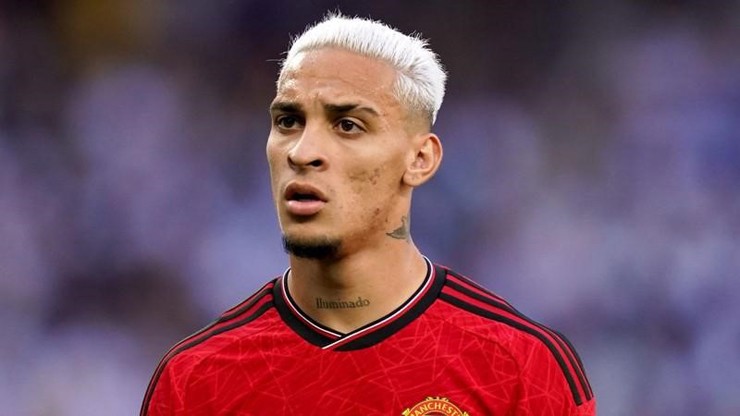 Antony đẩy Man United vào thế khó.