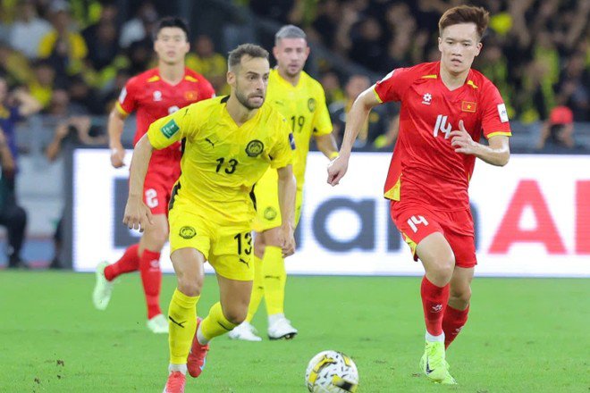 Malaysia (vàng) trả giá đắt vì gian lận để thắng ĐT Việt Nam