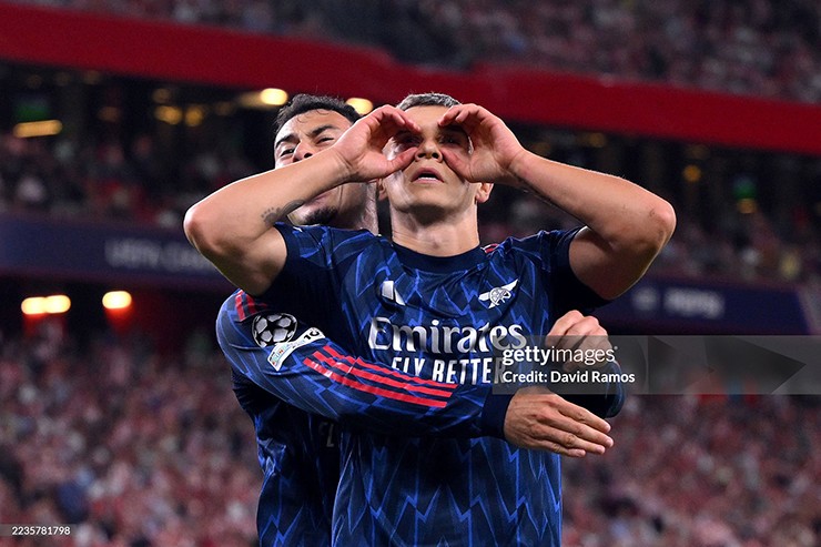 Cả 2 cầu thù ghi bàn cho Arsenal đều vào sân từ&nbsp; ghế dự bị
