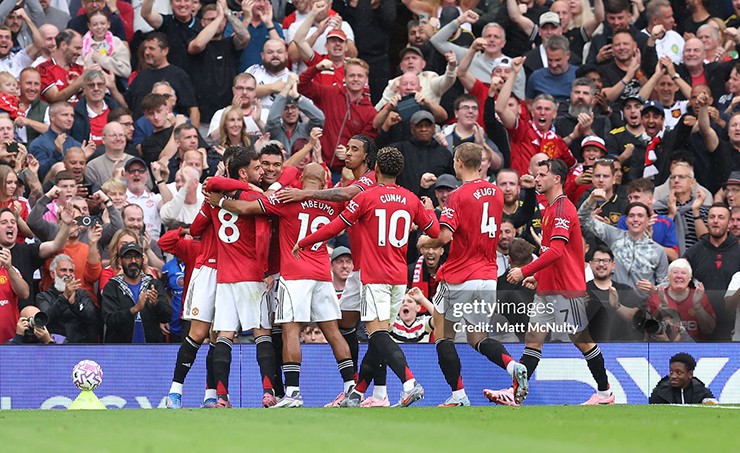 Old Trafford vỡ òa sau bàn thắng của&nbsp;Bruno Fernandes