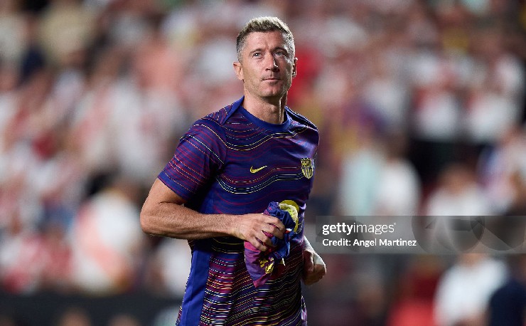 Khả năng Lewandowski&nbsp;tiếp tục gắn bó với Barca sau mùa 2025/26 là không cao