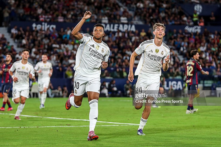 Mbappe&nbsp;bùng nổ trong màu áo Real Madrid