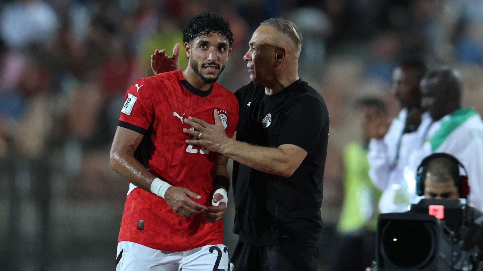 Chấn thương của Marmoush khiến lực lượng Man City thêm mỏng