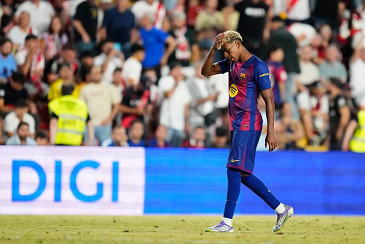 Yamal tiếp tục là cầu thủ tấn công tốt nhất của Barca, nhưng HLV Flick không hài lòng với sự lười phòng thủ