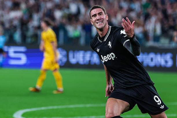 Vlahovic ghi 2 bàn &amp; 1 kiến tạo trong chỉ hơn 30 phút trên sân để cứu Juventus khỏi thất bại trước Dortmund
