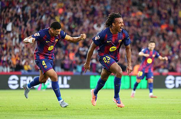 Kounde gỡ hòa cho Barca sau khi mắc lỗi trong bàn thua