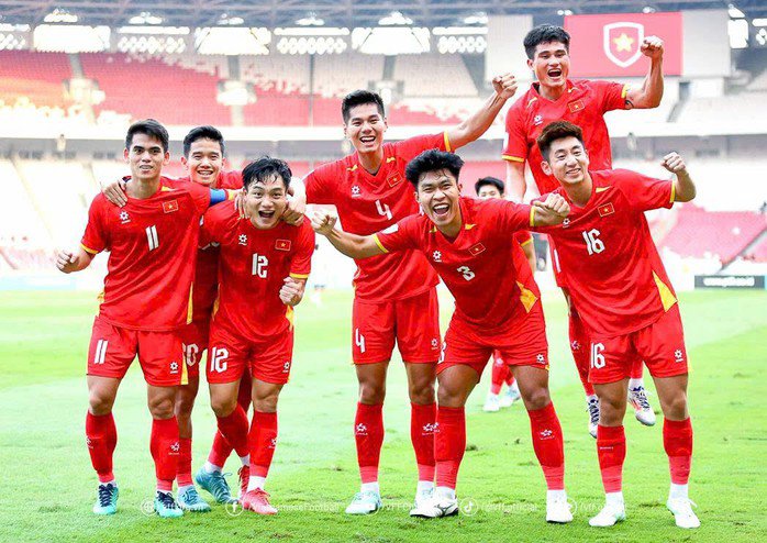 Nhật Minh (số 16), Hiểu Minh (số 4) là những nhân tố mới trong đội hình tuyển Việt Nam dịp FIFA Days tháng 10-2025. (Ảnh: VPF)