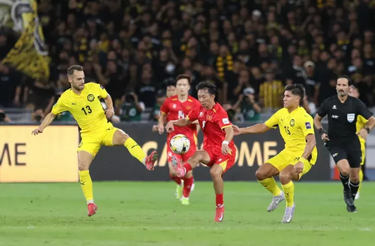 Bóng đá Malaysia đang rối như tơ vò trước cáo buộc gian lận từ FIFA. Ảnh: CCT.