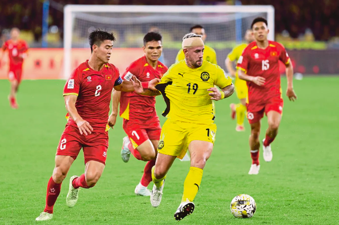 Rodrigo Holgado (19) bị CLB chủ quản cắt hết lương cho tới khi được FIFA cấp phép thi đấu trở lại