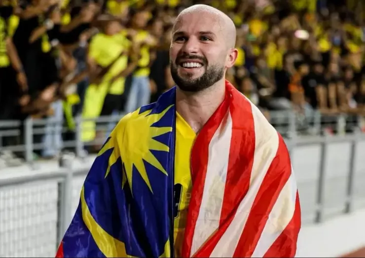 Hơn 10 ngày trước bóng đá Đông Nam Á cũng chứng kiến chuyện tai tiếng, gian lận của bóng đá Malaysia về 7 cầu thủ sai lệch hồ sơ nhập tịch. Ảnh:Bola