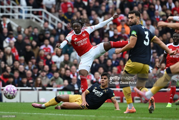Arsenal liên tục gây áp lực cho West Ham