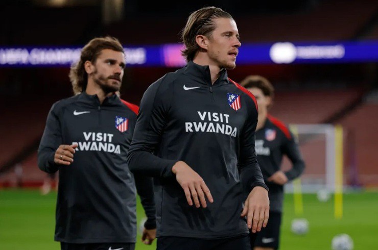 Các cầu thủ Atletico Madrid&nbsp;không thể tắm sau buổi tập do sự cố mất nước nóng trong phòng thay đồ sân&nbsp;Emirates