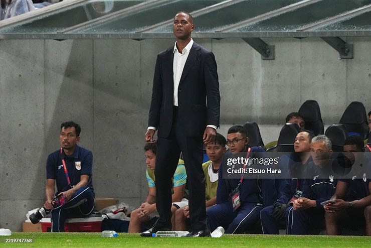 Fan bóng đá Indonesia đang đòi sa thải HLV Kluivert