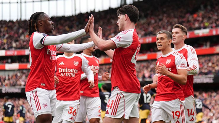 Arsenal đứng đầu bảng xếp hạng sau vòng 7