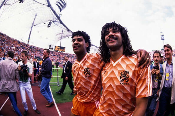 2 huyền thoại bóng đá Hà Lan Gullit, Rijkaard đều có gốc gác từ Suriname