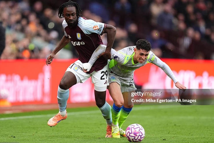 Nhiều cầu thủ Man City&nbsp;gặp bất lợi trong các pha tranh chấp