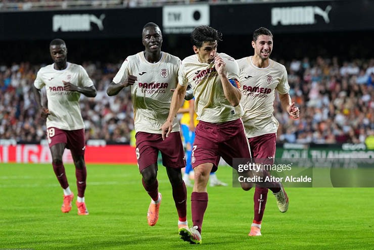 Villarreal trừng phạt sai lầm của Valencia
