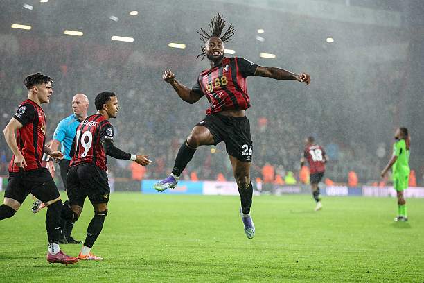 Semenyo và Kluivert (số 19) ngược dòng cho Bournemouth với những&nbsp;bàn thắng tuyệt hảo